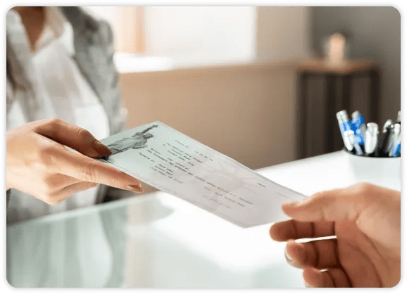 cajero-con-cheques