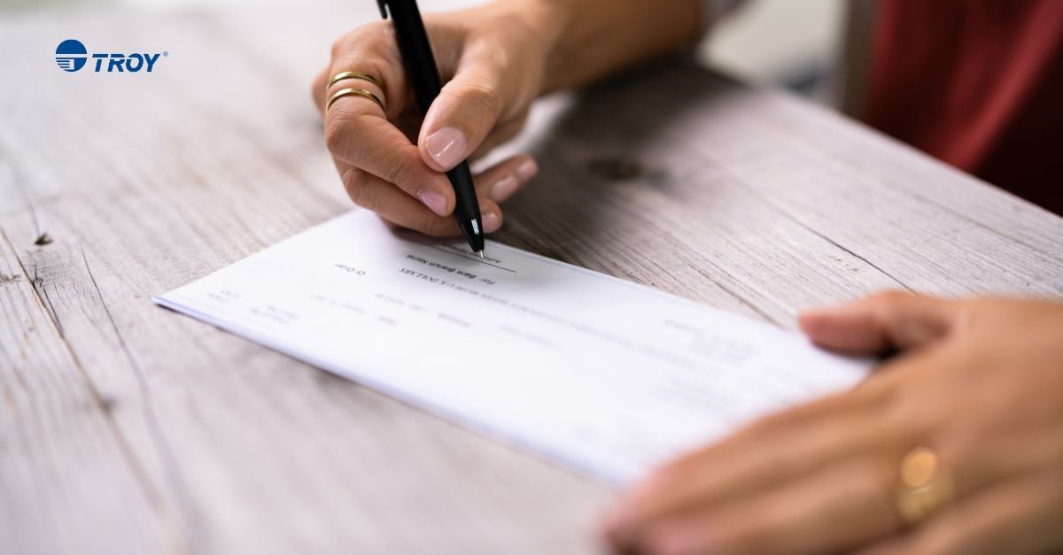 Persona que rellena los campos de un cheque